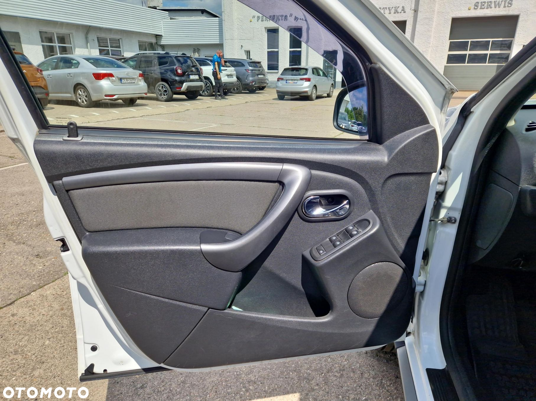 Dacia Duster 1.6 SCe Laureate S&S - 10