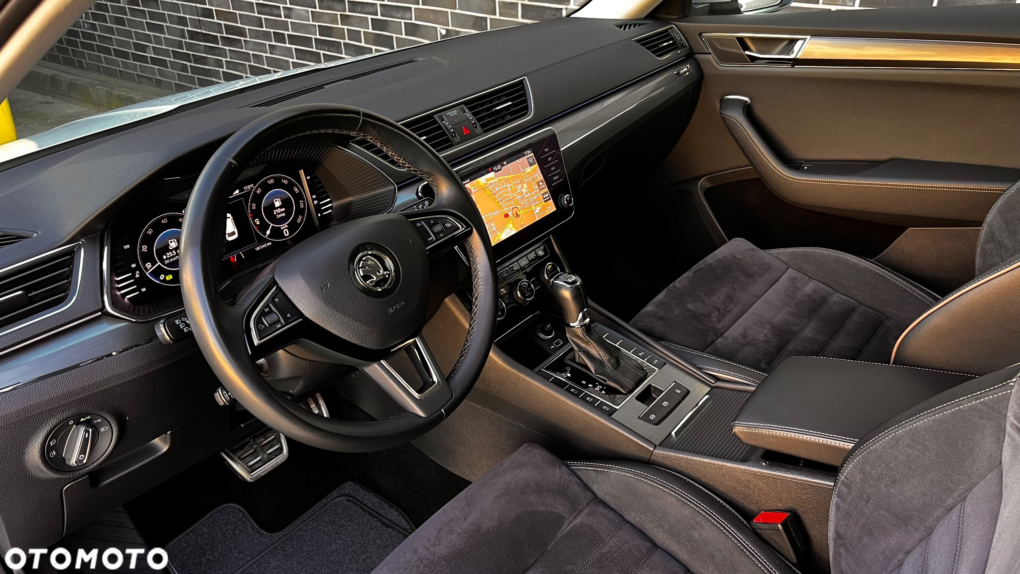Skoda Superb Combi 2.0 TDI 4x4 DSG Scout - 25
