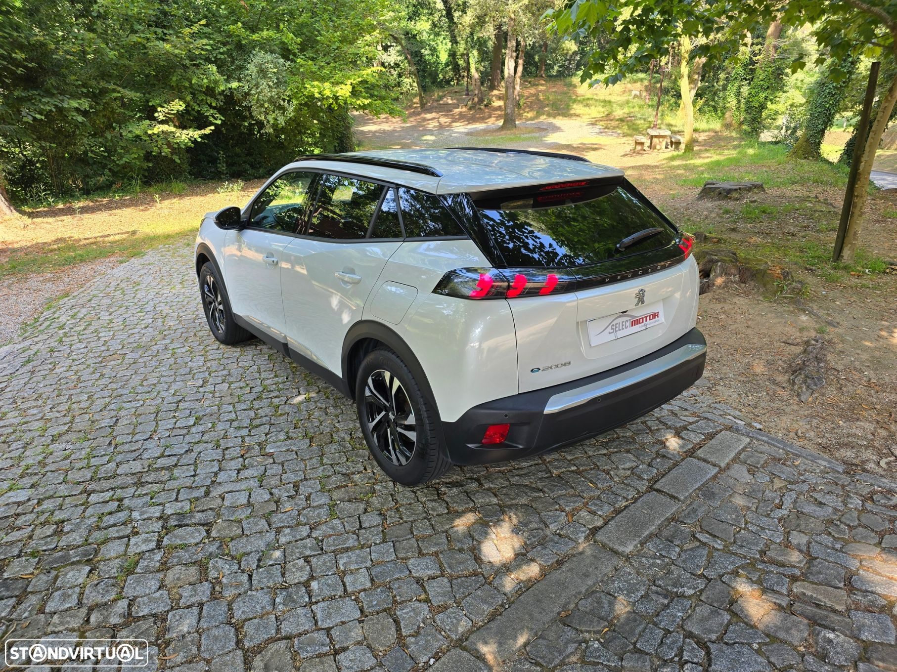 Peugeot e-2008 50 kWh Allure - 6
