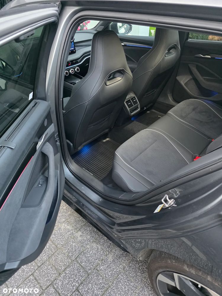 Skoda Superb 2.0 TSI Sportline DSG - 9