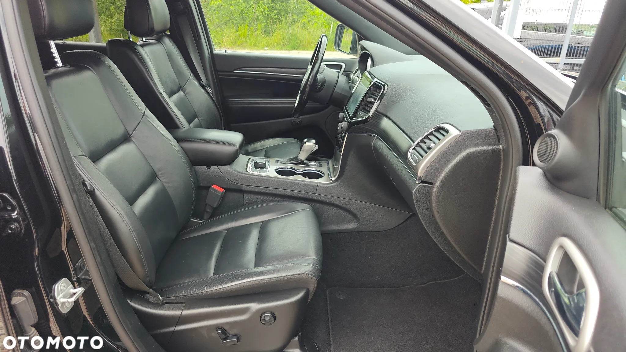 Jeep Grand Cherokee - 15