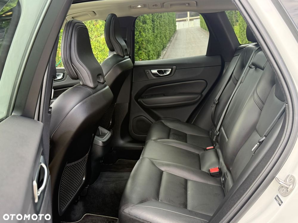 Volvo XC 60 B5 B R-Design - 29