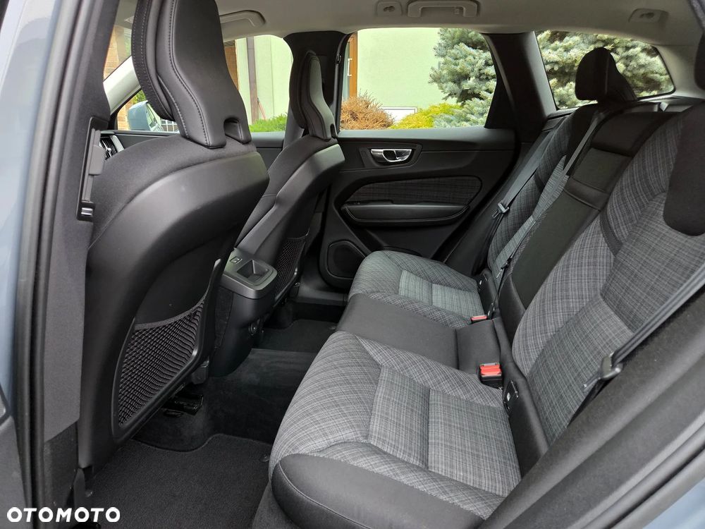 Volvo XC 60 B4 D Geartronic Momentum Pro - 22