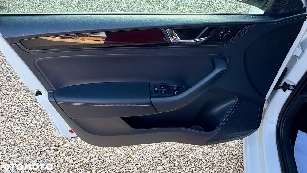 Skoda RAPID Spb 1.0 TSI Ambition - 16