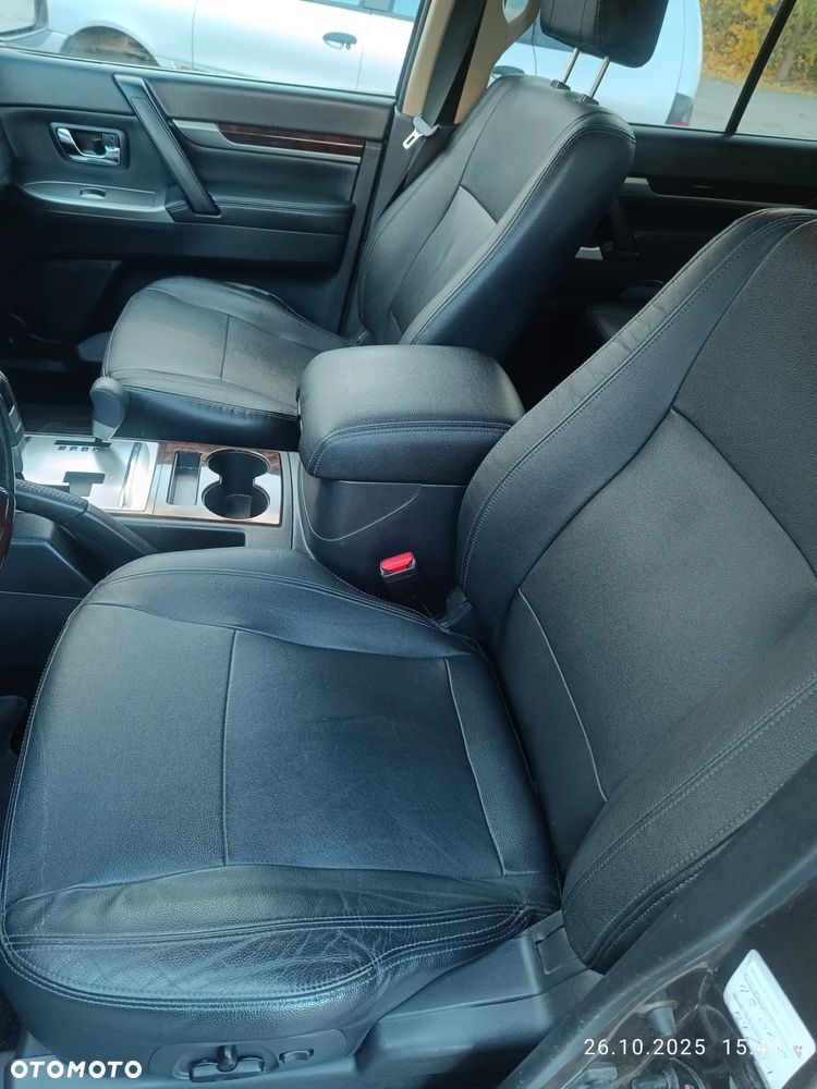 Mitsubishi Pajero - 33