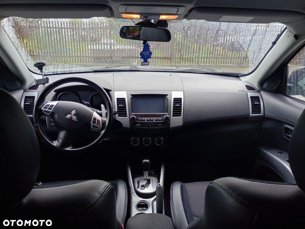 Mitsubishi Outlander - 4