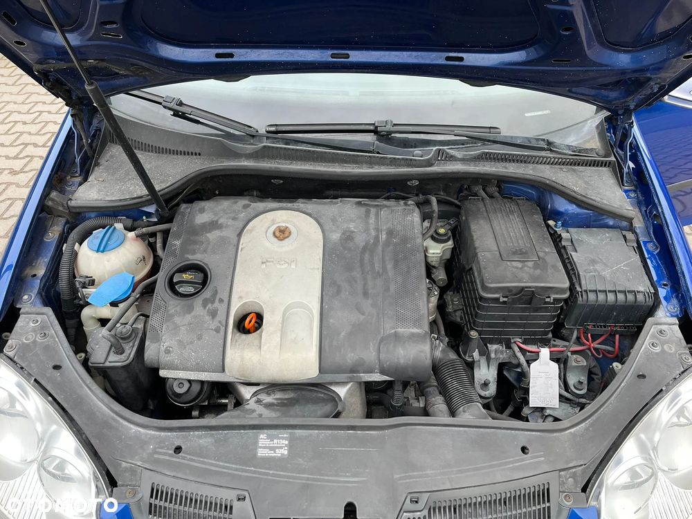 Volkswagen Golf 1.6 FSI Individual - 10