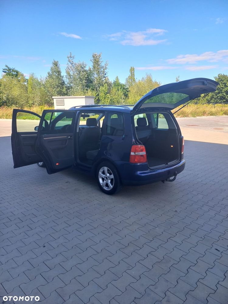 Volkswagen Touran - 20