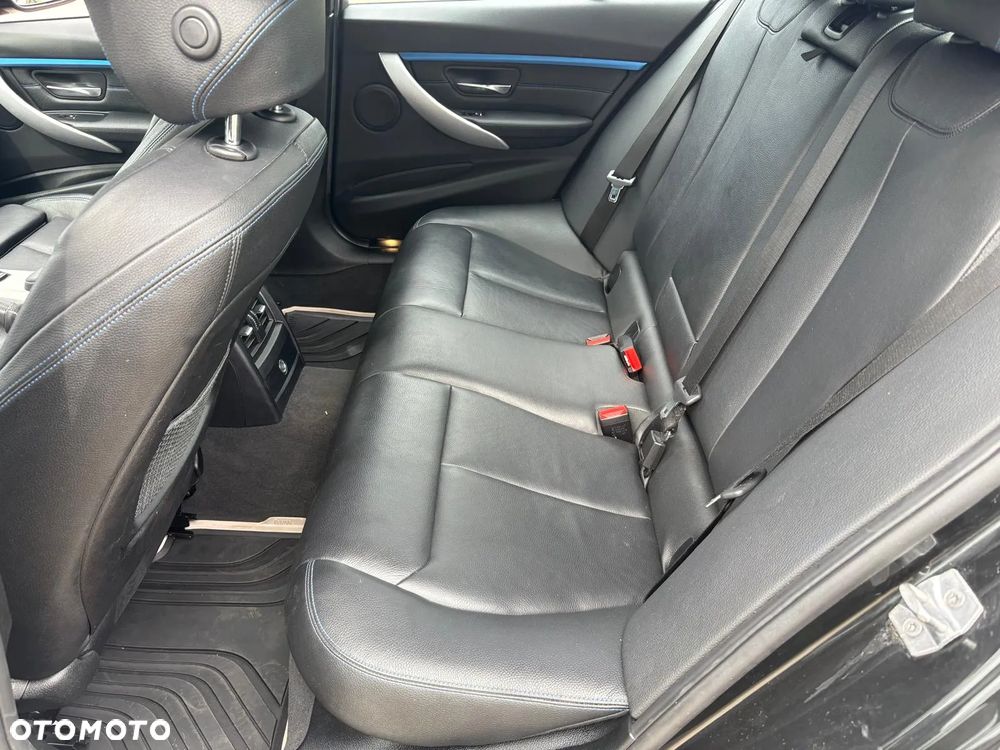BMW Seria 3 320d M Sport - 3