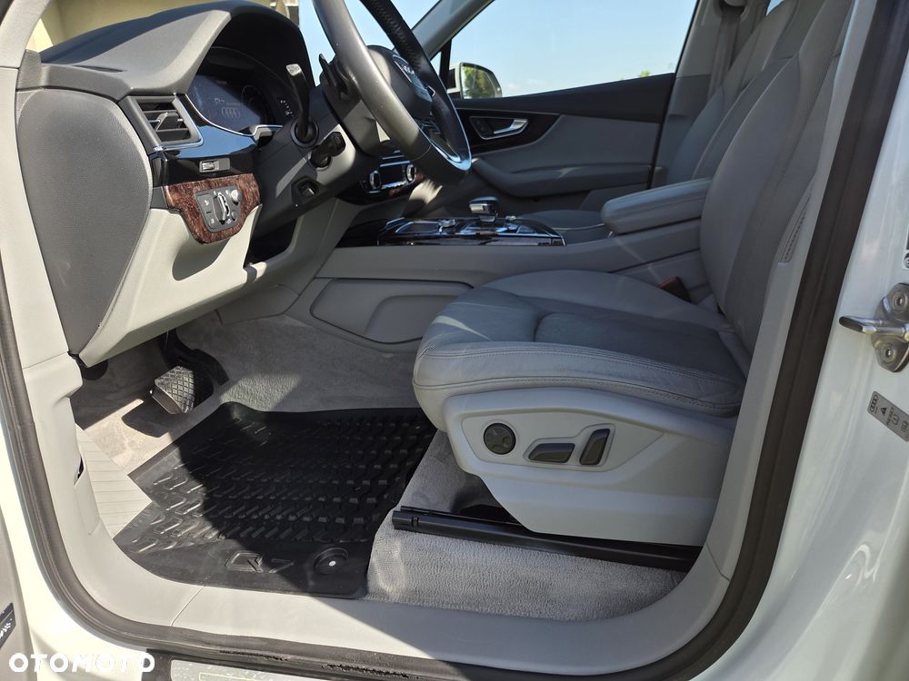 Audi Q7 3.0 TFSI Quattro Tiptronic - 27
