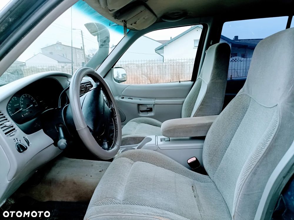 Ford Explorer - 8