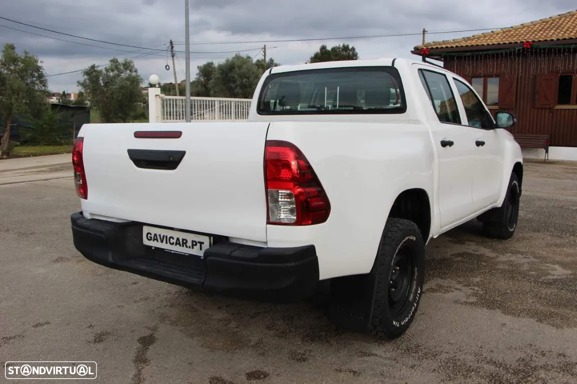 Toyota Hilux 2.4 D-4D 4WD CD CM - 17