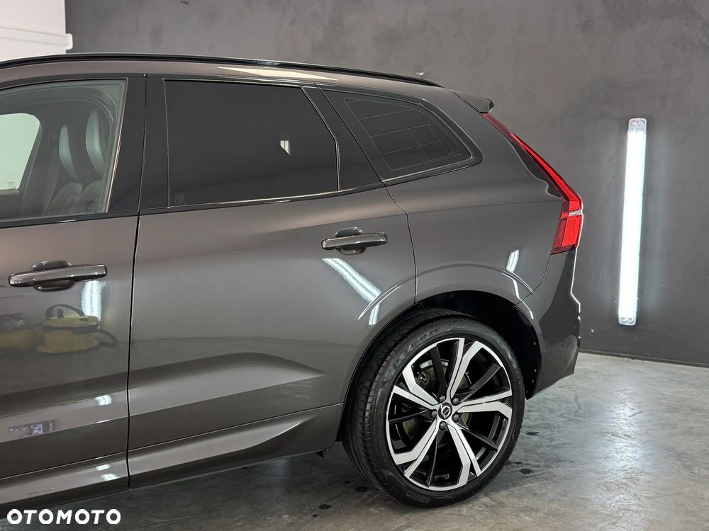 Volvo XC 60 B5 D AWD Plus Dark - 17