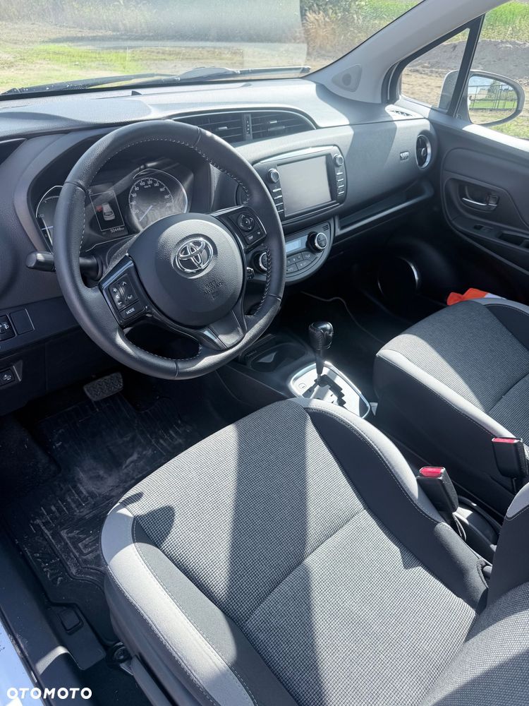 Toyota Yaris Hybrid 100 Premium - 14