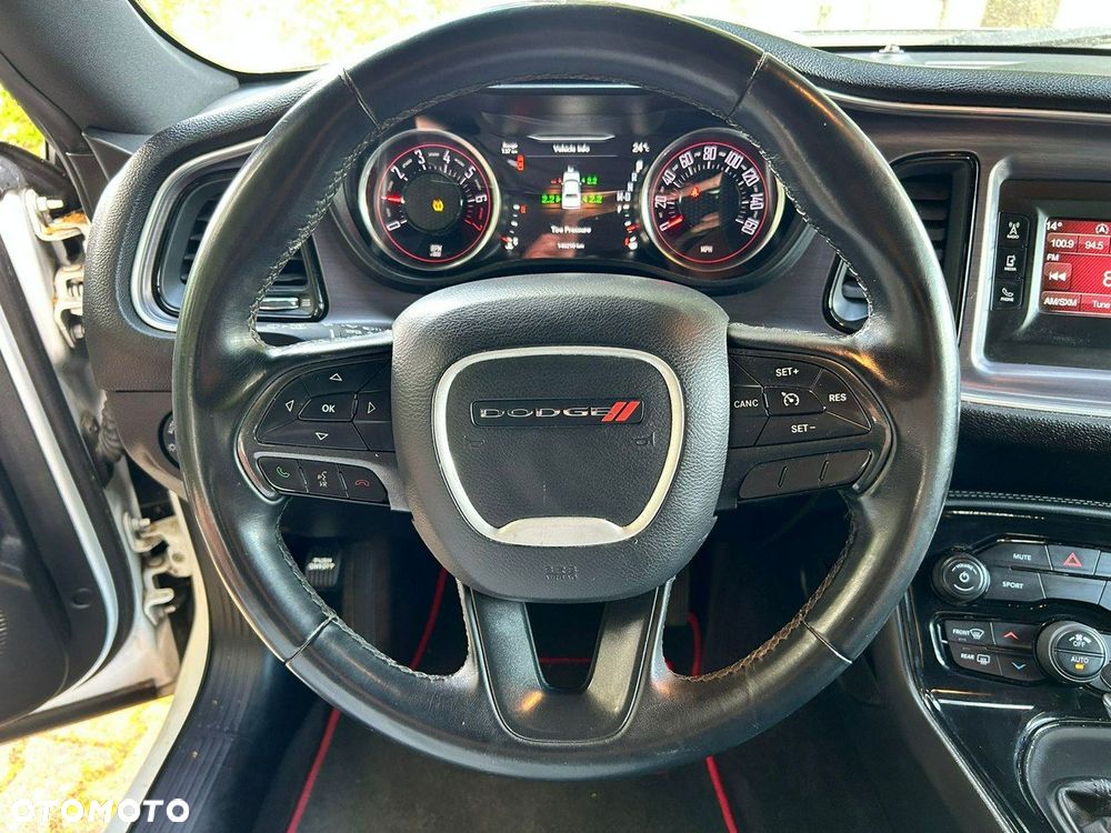 Dodge Challenger - 9