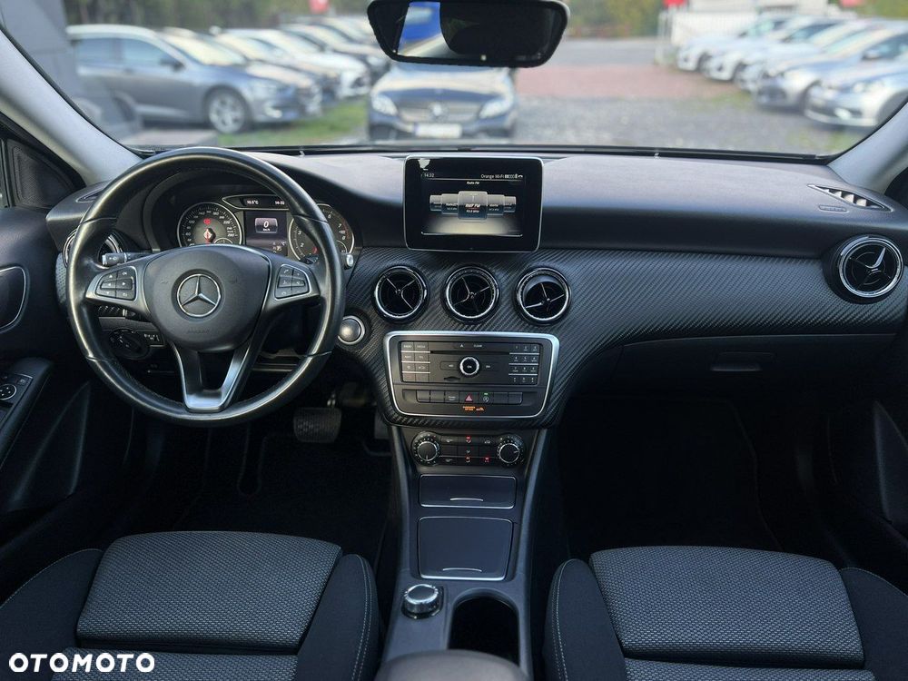 Mercedes-Benz GLA 180 7G-DCT - 16