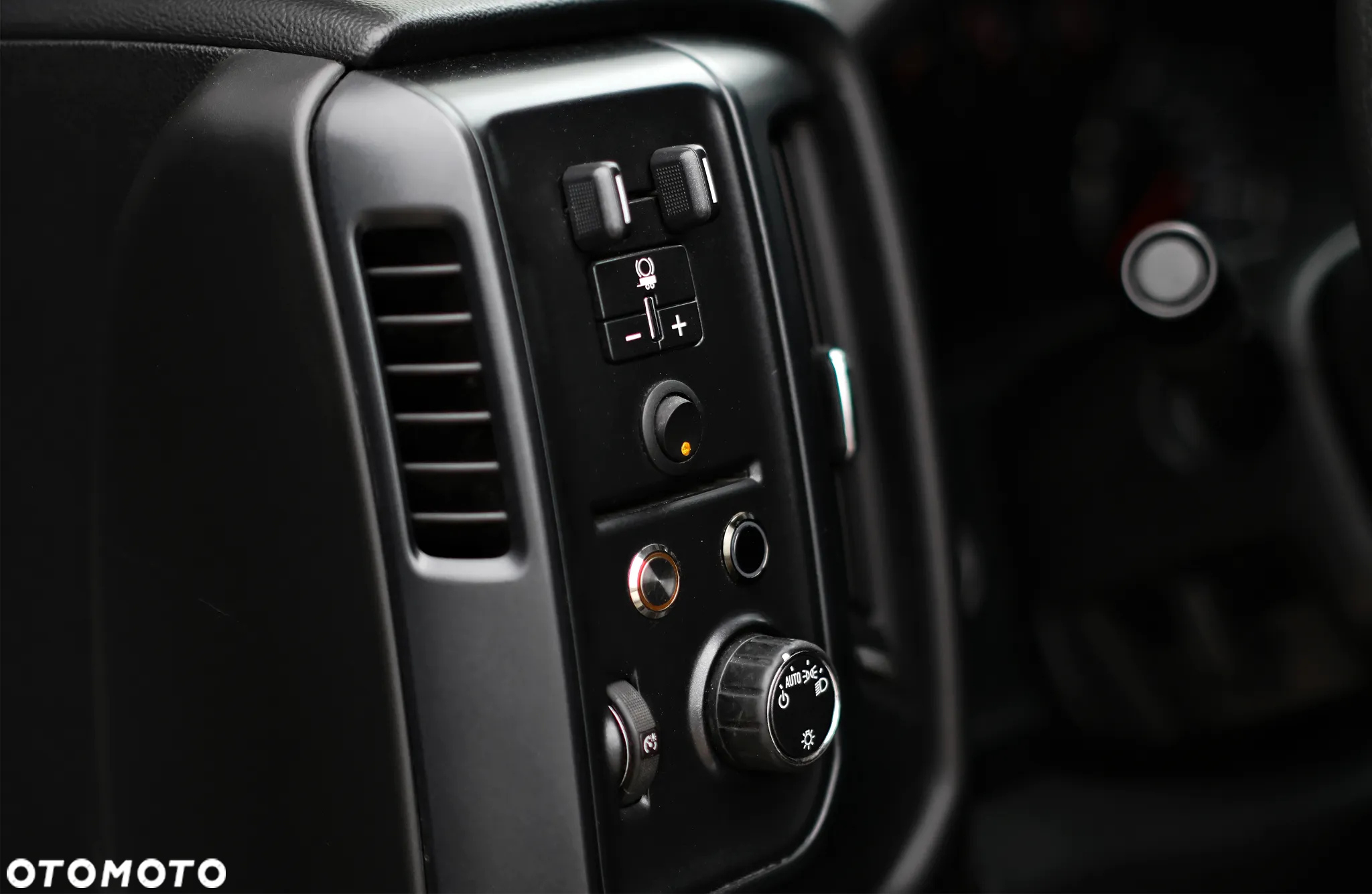 Chevrolet Silverado - 25