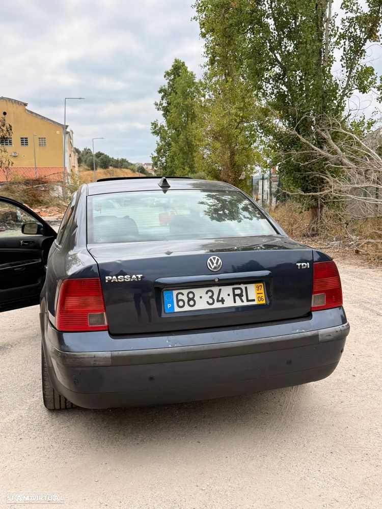 VW Passat 1.9 TDi Confortline - 4