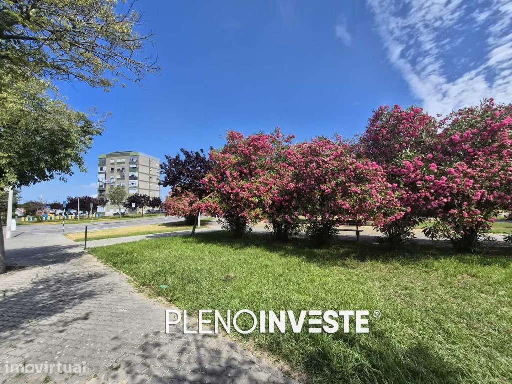 Apartamento T2 em Excelente Estado de Conservação em Palhais - Grande imagem: 2/21