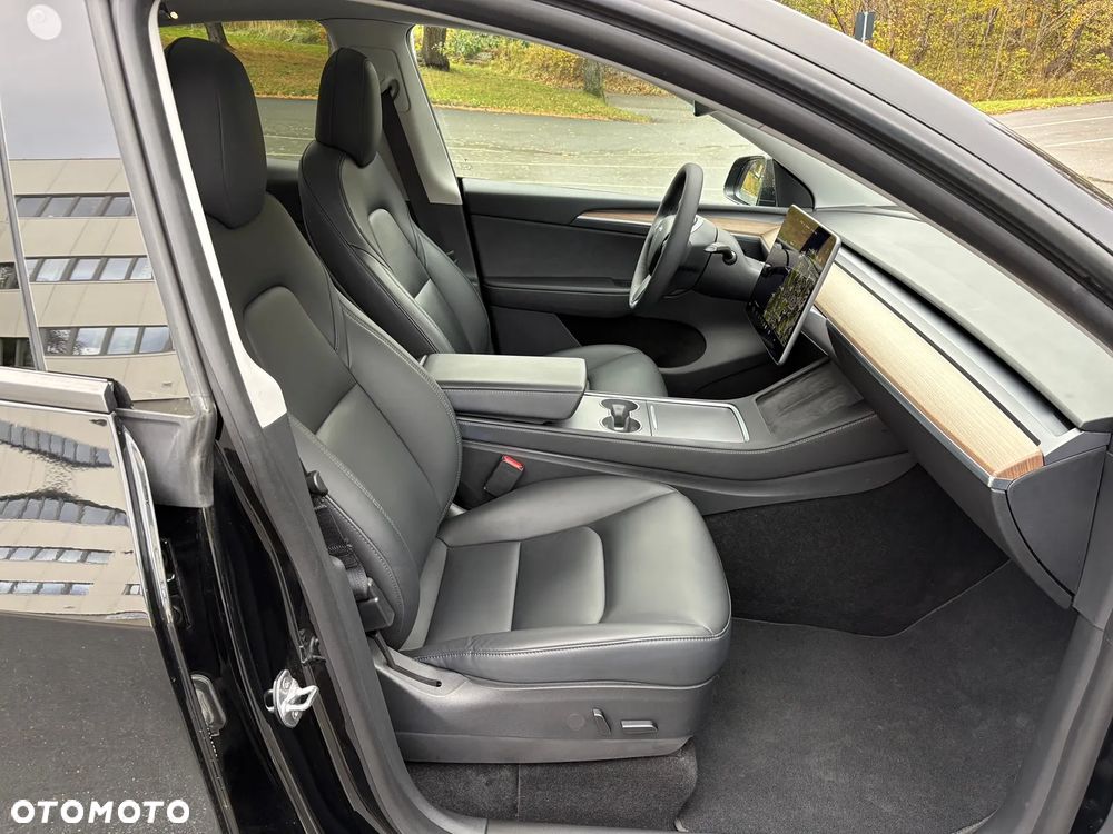 Tesla Y Long Range AWD - 7