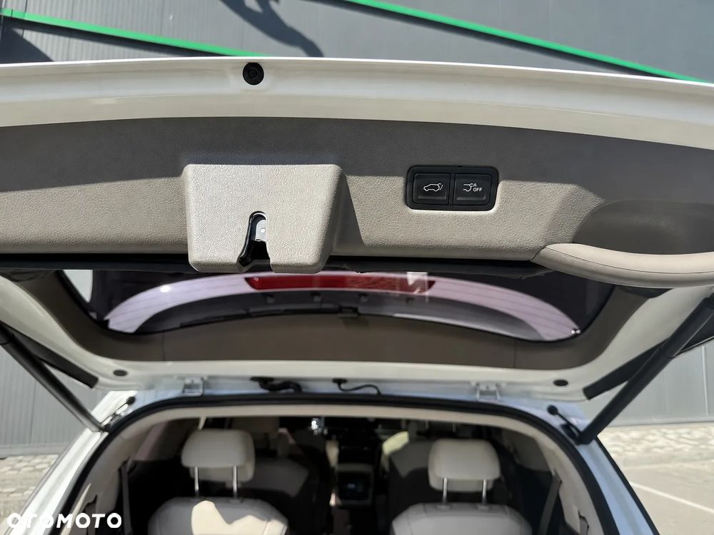 Kia Carnival - 9
