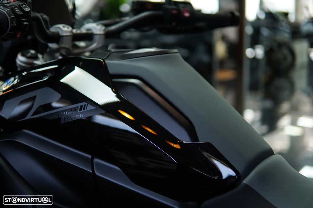 BMW R 1300 GS TRIPLE BLACK C/RODAS RAIOS DOURADAS - 14