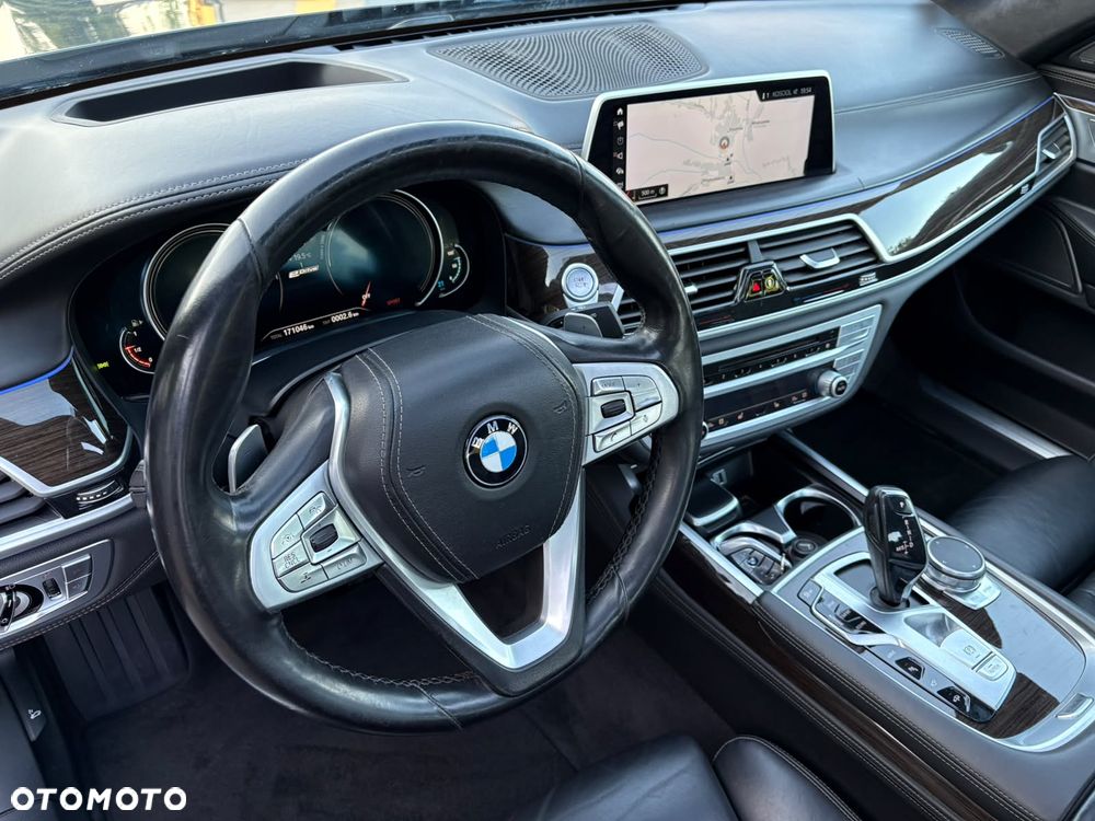 BMW Seria 7 740e iPerformance - 17