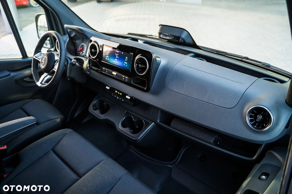 Mercedes-Benz Sprinter - 11