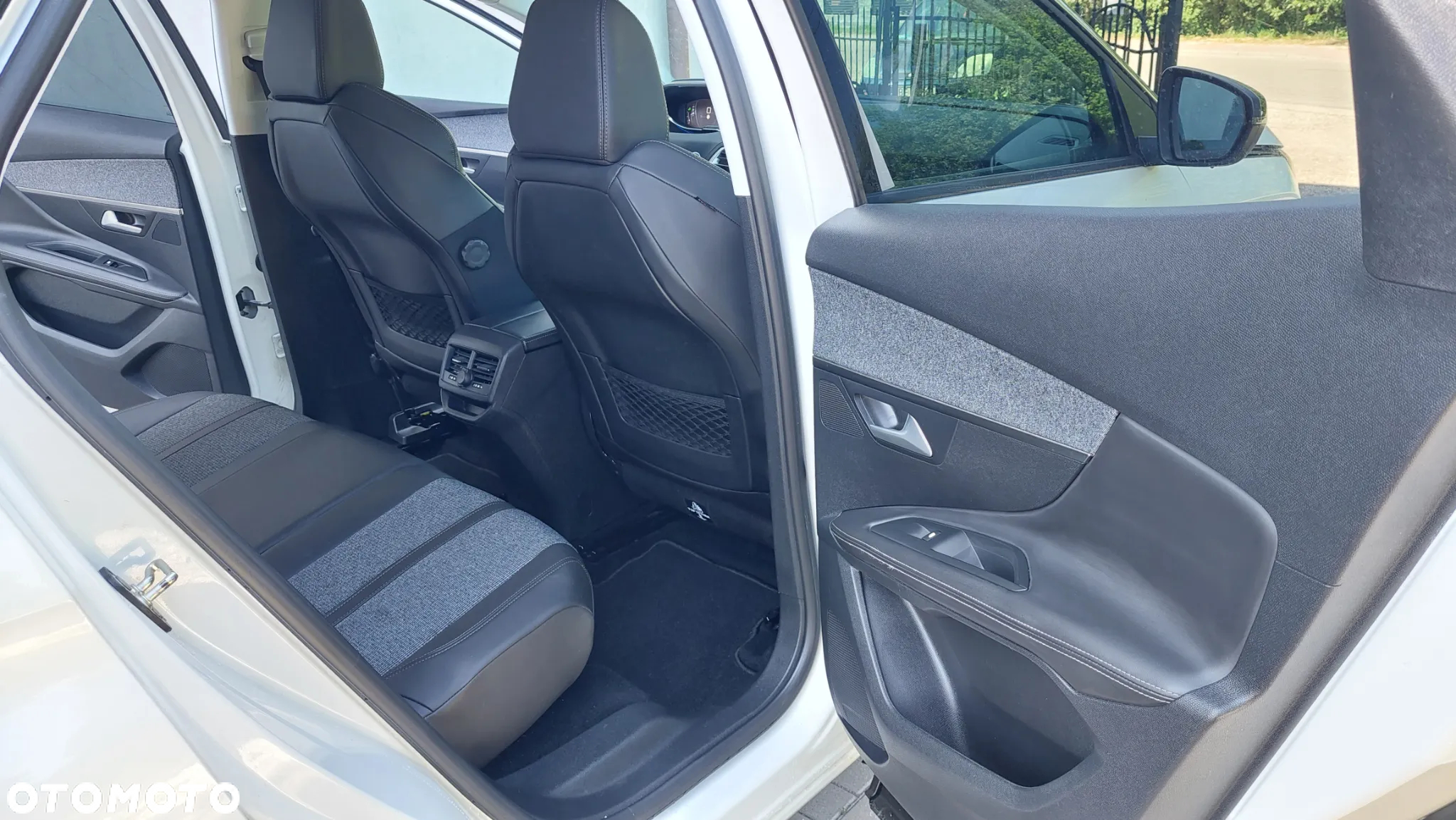 Peugeot 3008 1.2 PureTech Access S&S - 24