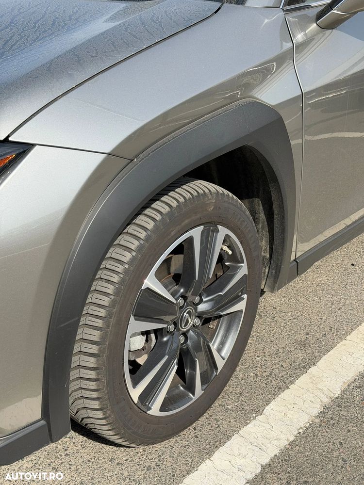 Lexus UX 250h E-FOUR Executive - 6