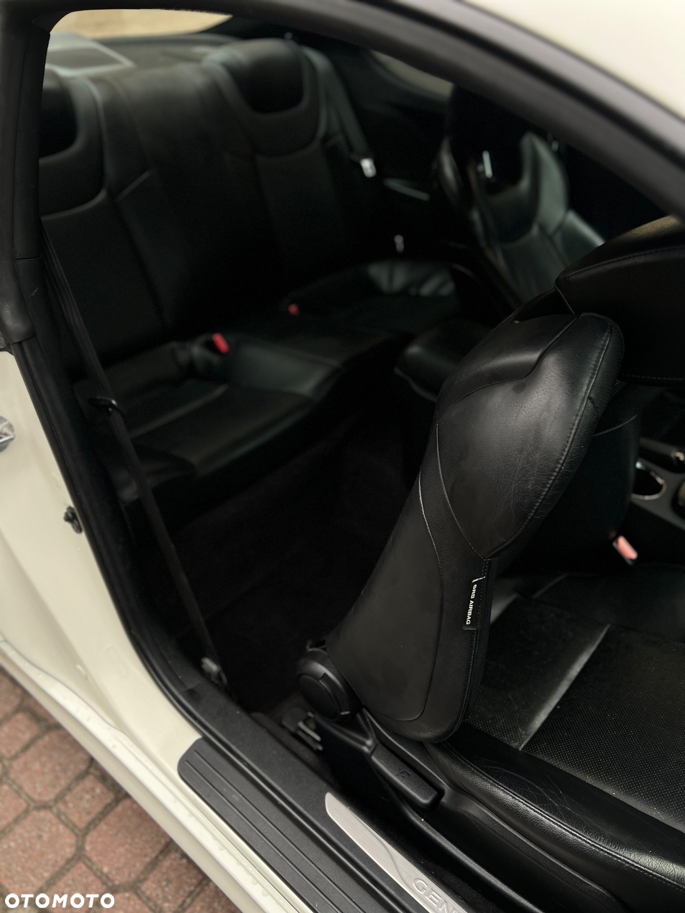 Hyundai Genesis Coupe - 37