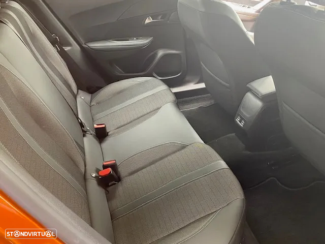 Peugeot 2008 PureTech 130 EAT8 Allure - 16