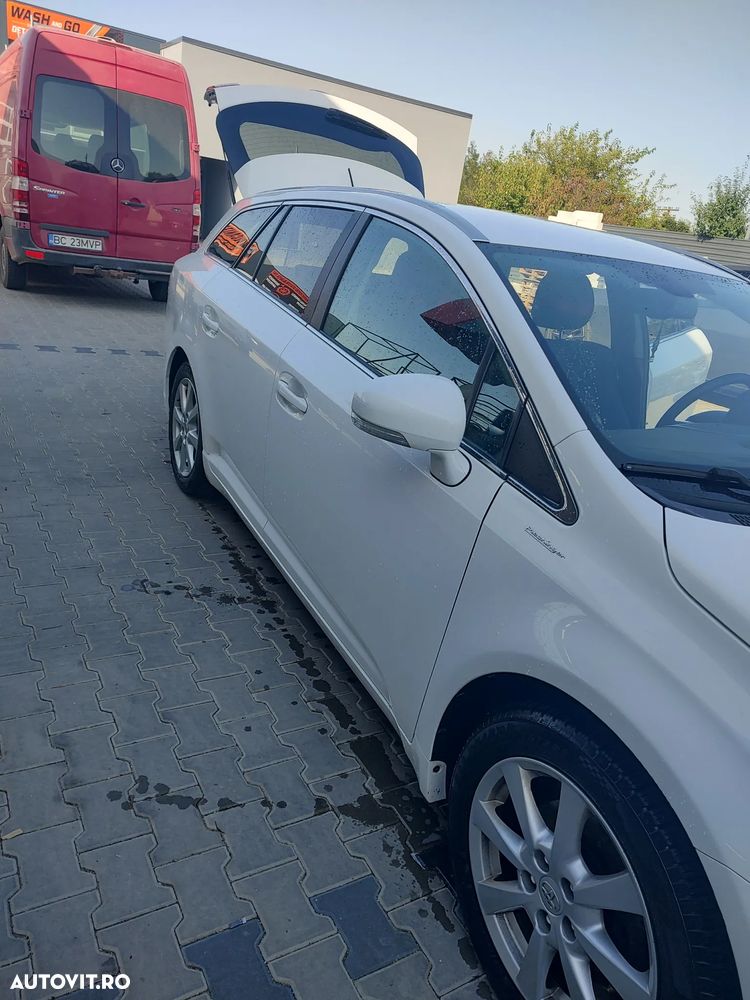 Toyota Avensis - 2