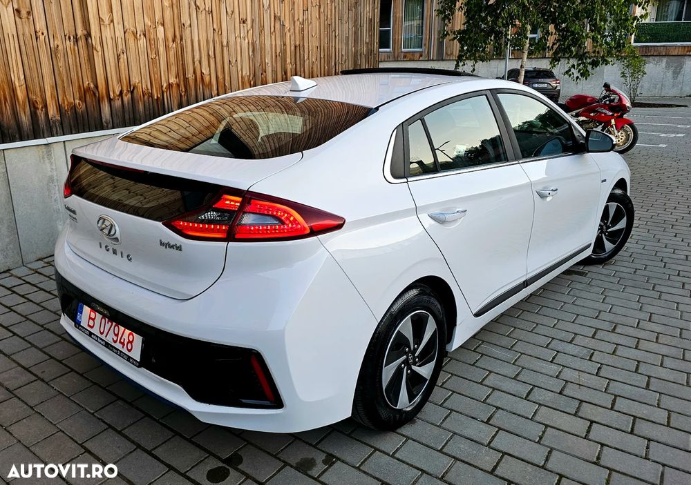 Hyundai IONIQ - 3