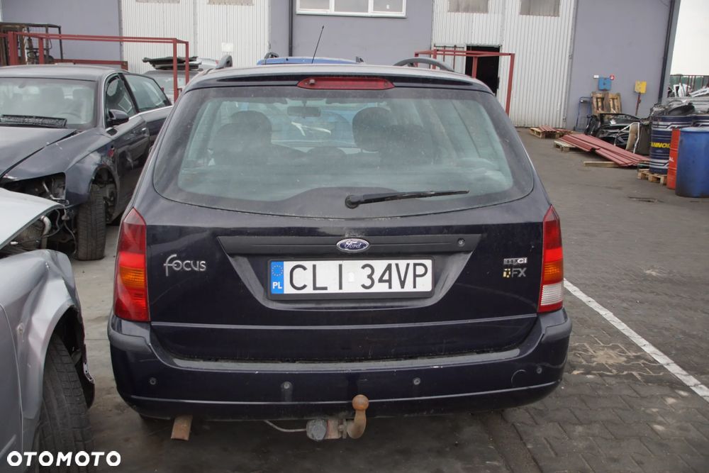 Auto na części - Ford Focus MK1 Lift 1.8 TDCI 101 KM FFDA 2S4R-7002-PB Deep Navy 2004R Silnik Skrzynia Drzwi Maska Błotnik Klapa Zderzak Lampa Lusterko Klamka Szyba Deska Kokpit Sterownik Moduł Czujnik Licznik Panel Kierownica - 6