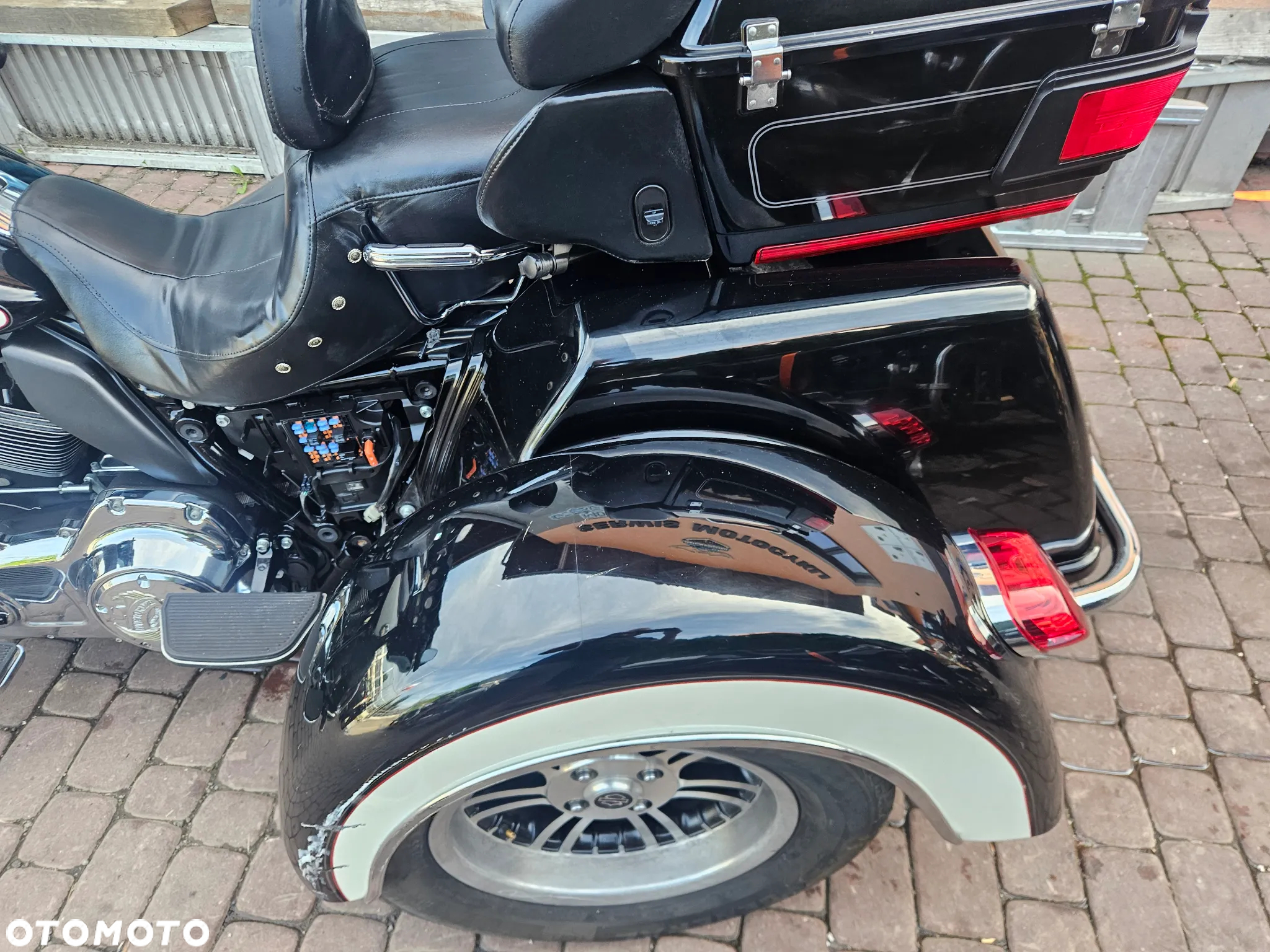 Harley-Davidson FLH Electra Glide - 14