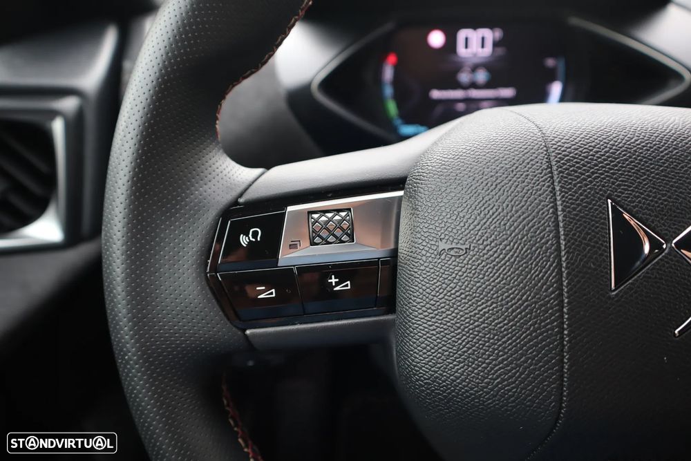 DS DS3 Crossback E-TENSE PERFORMANCE LINE - 28