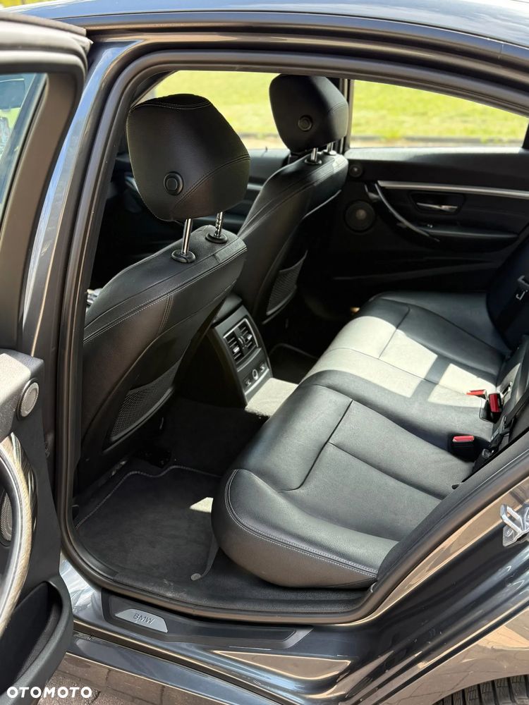 BMW Seria 3 328i xDrive Sport-Aut Sport Line - 23