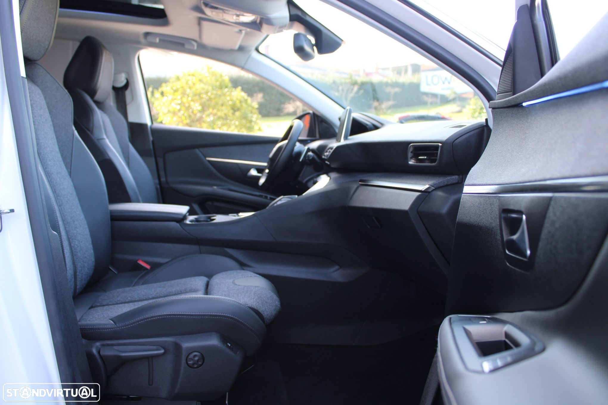 Peugeot 3008 1.2 PureTech Allure EAT8 - 27