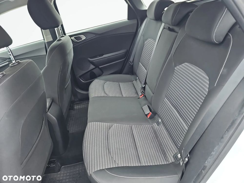 Kia Ceed 1.5 T-GDI M - 13