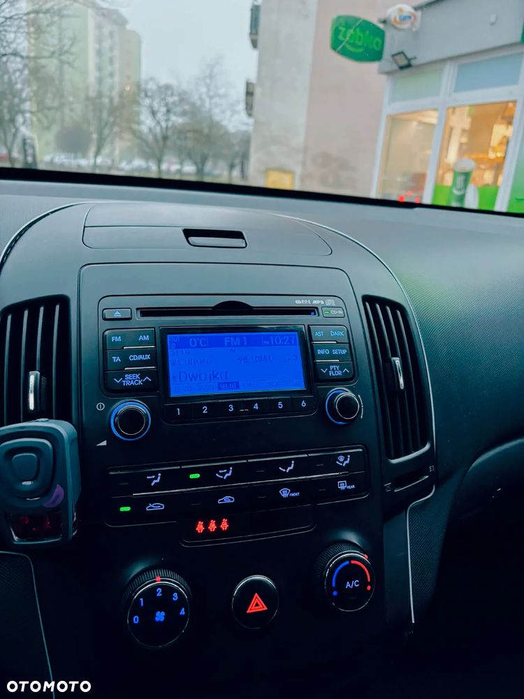 Hyundai i30 1.4 Base + - 6