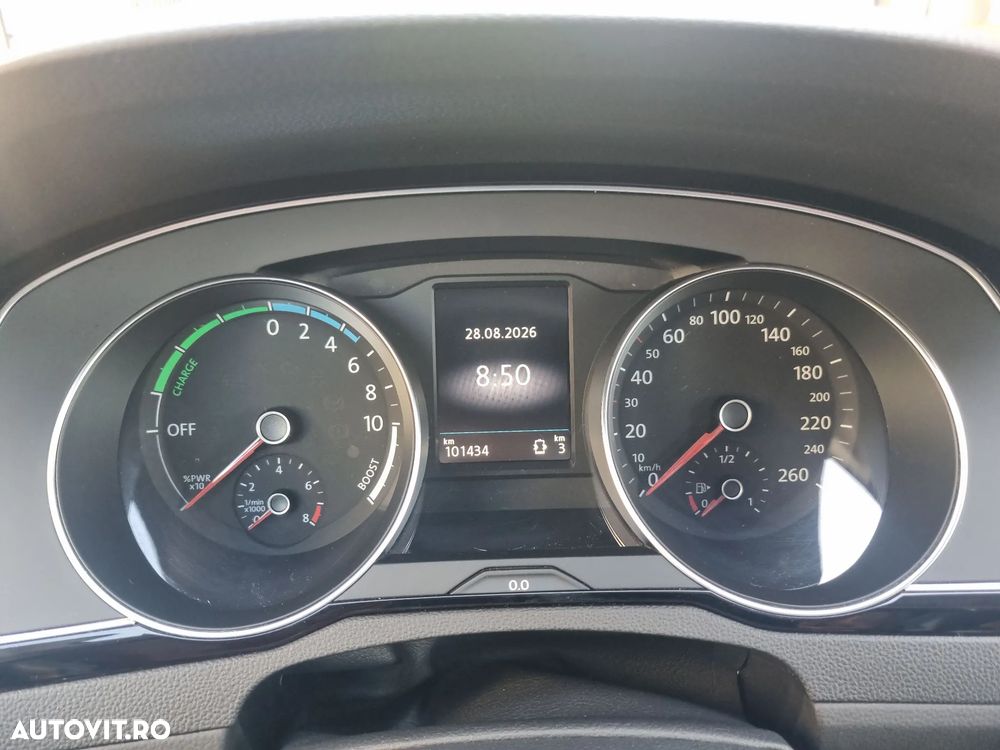 Volkswagen Passat - 11