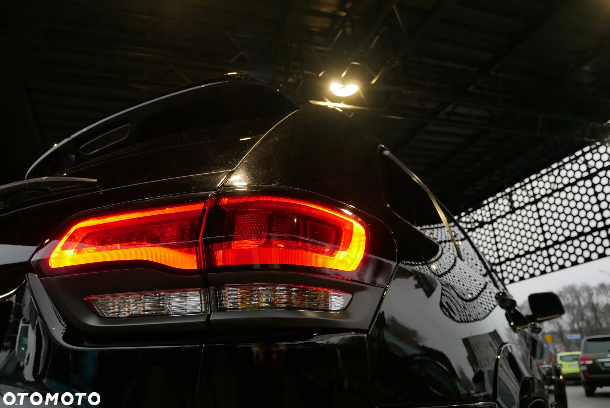 Jeep Grand Cherokee - 35