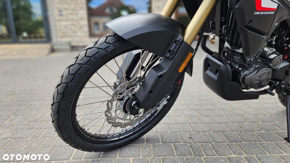QJMOTOR SRT 300DX - 5