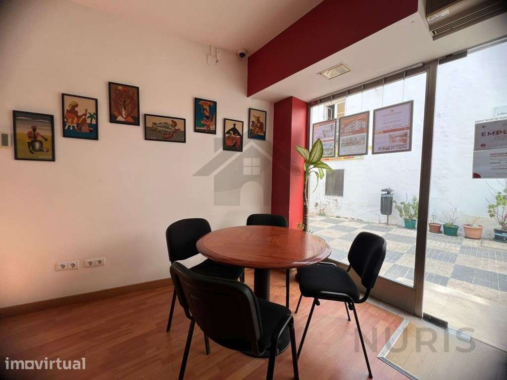 Espaço Comercial com 3 Frentes e Saída de Fumos | Centro de Portimão - Grande imagem: 5/18