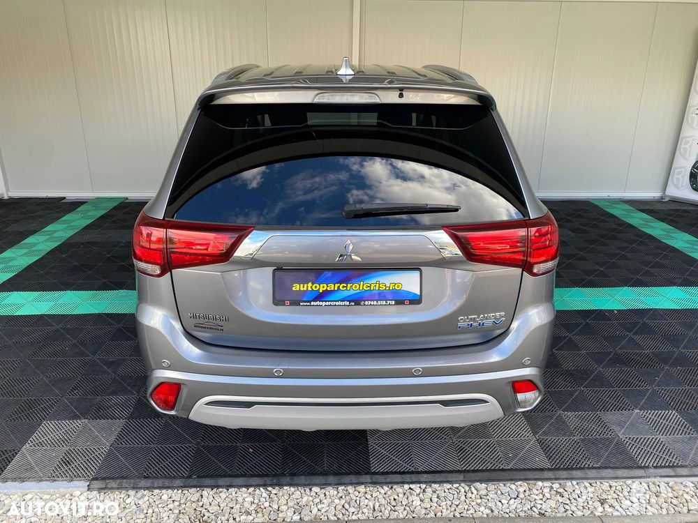 Mitsubishi Outlander - 4