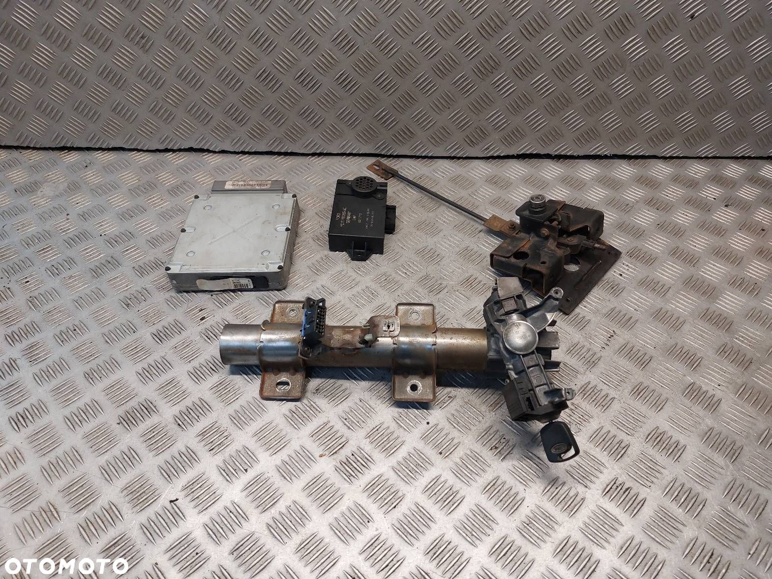 ZESTAW STARTOWY + ZAMEK MASKI FORD TRANSIT V 33C1112A650AC - 1