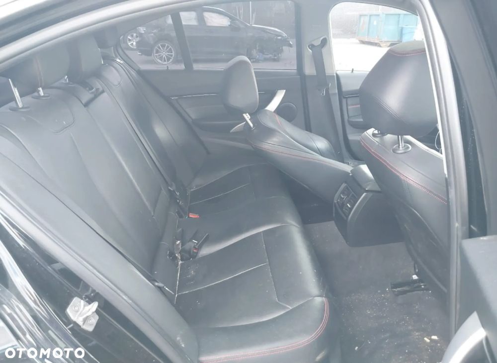 BMW Seria 3 320i Sport Line - 22