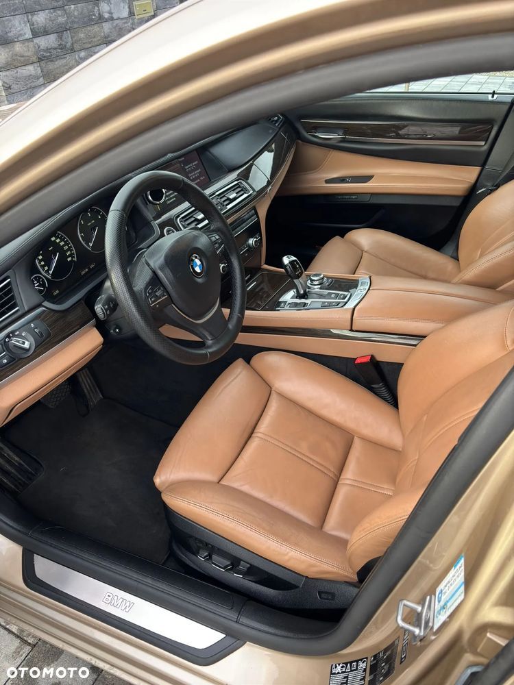 BMW Seria 7 740d xDrive - 10