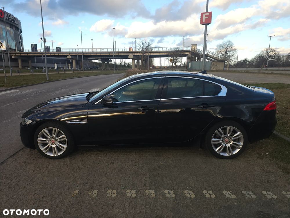 Jaguar XE 20t Prestige - 3
